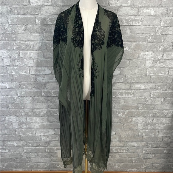 Maurices Black and Green Rayon Kimono - Picture 1 of 7